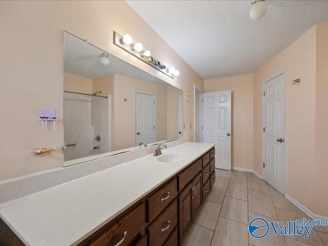 179 Plainview Drive SE, Owens Cross Roads, AL 35763