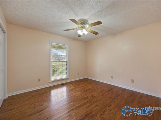 179 Plainview Drive SE, Owens Cross Roads, AL 35763