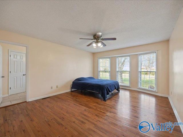 179 Plainview Drive SE, Owens Cross Roads, AL 35763