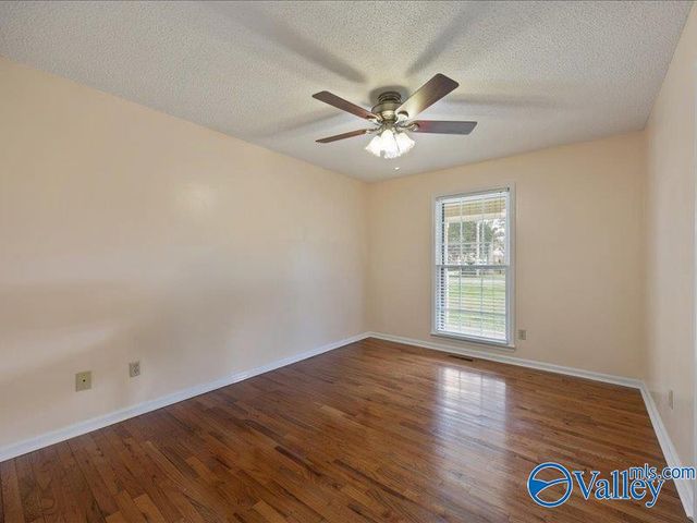 179 Plainview Drive SE, Owens Cross Roads, AL 35763