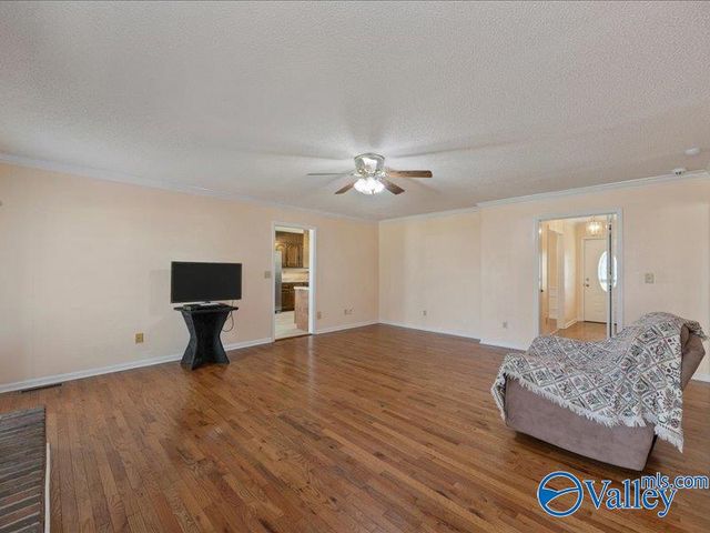 179 Plainview Drive SE, Owens Cross Roads, AL 35763