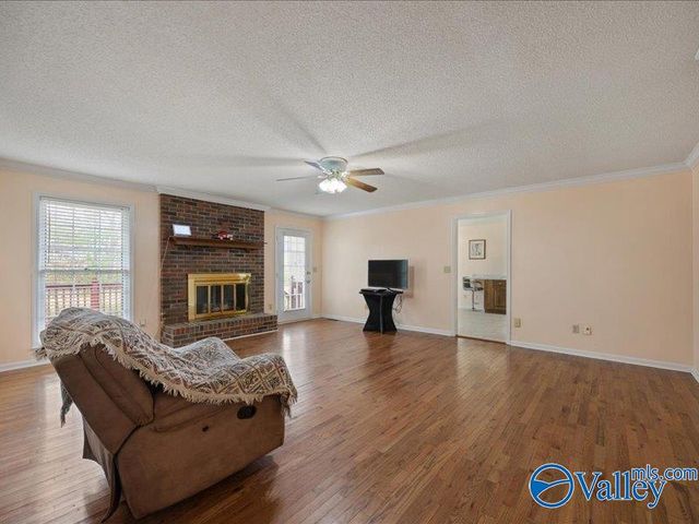 179 Plainview Drive SE, Owens Cross Roads, AL 35763