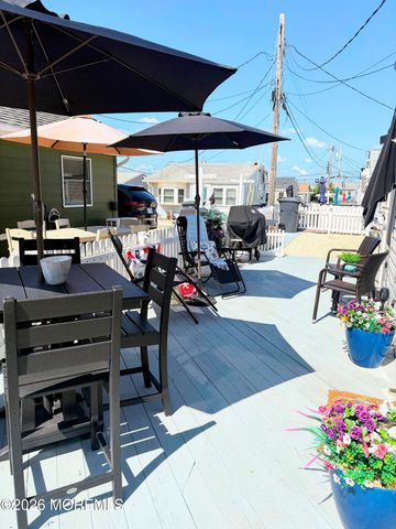 21 E Penguin Way, Lavallette, NJ 08735
