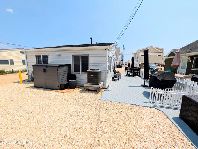 21 E Penguin Way, Lavallette, NJ 08735