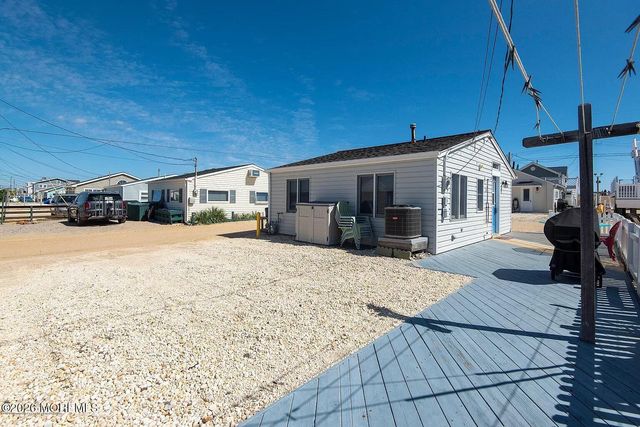 21 E Penguin Way, Lavallette, NJ 08735