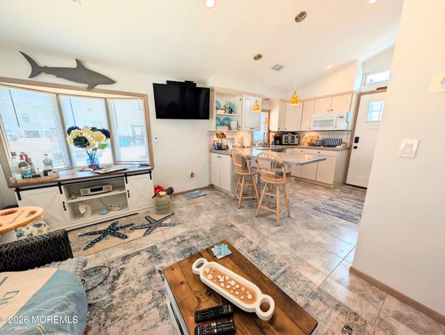 21 E Penguin Way, Lavallette, NJ 08735
