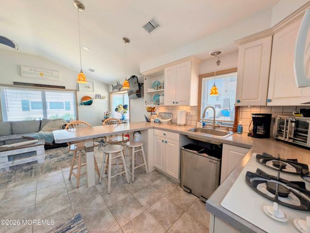21 E Penguin Way, Lavallette, NJ 08735
