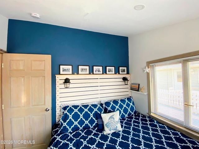 21 E Penguin Way, Lavallette, NJ 08735