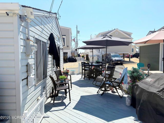 21 E Penguin Way, Lavallette, NJ 08735