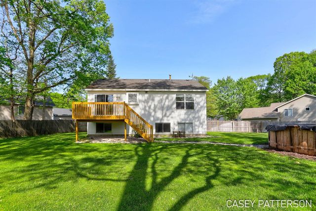 94 Elwood Court, Holland, MI 49424