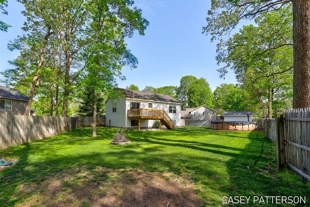 94 Elwood Court, Holland, MI 49424