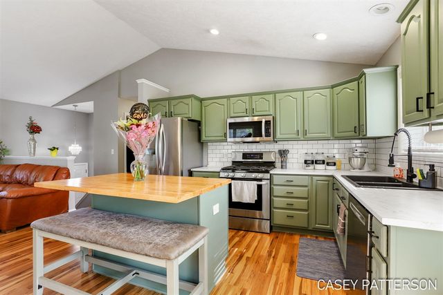 94 Elwood Court, Holland, MI 49424