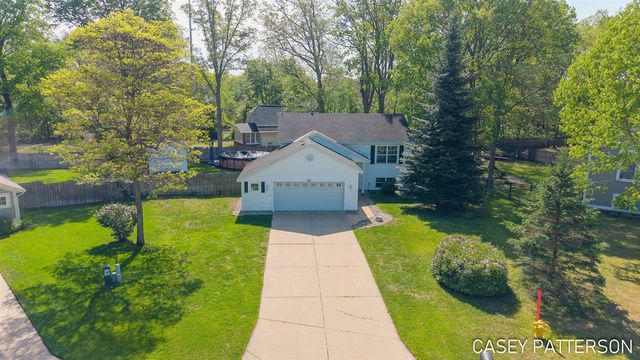 94 Elwood Court, Holland, MI 49424