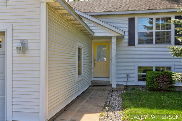 94 Elwood Court, Holland, MI 49424