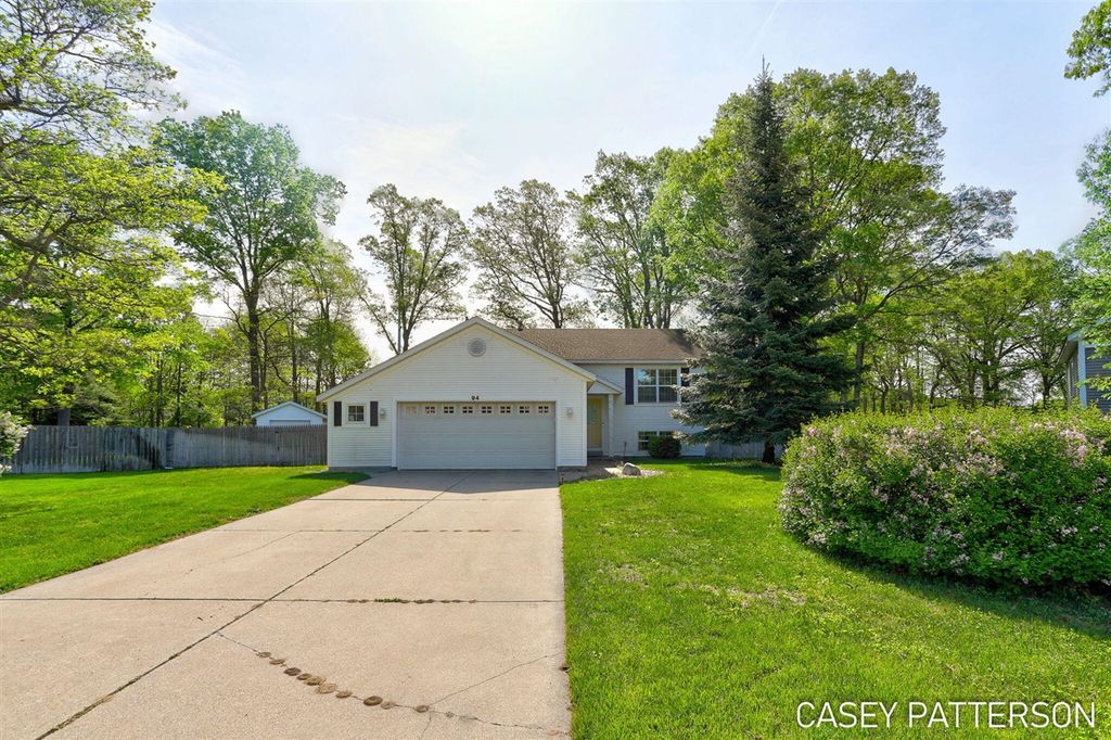 94 Elwood Court, Holland, MI 49424