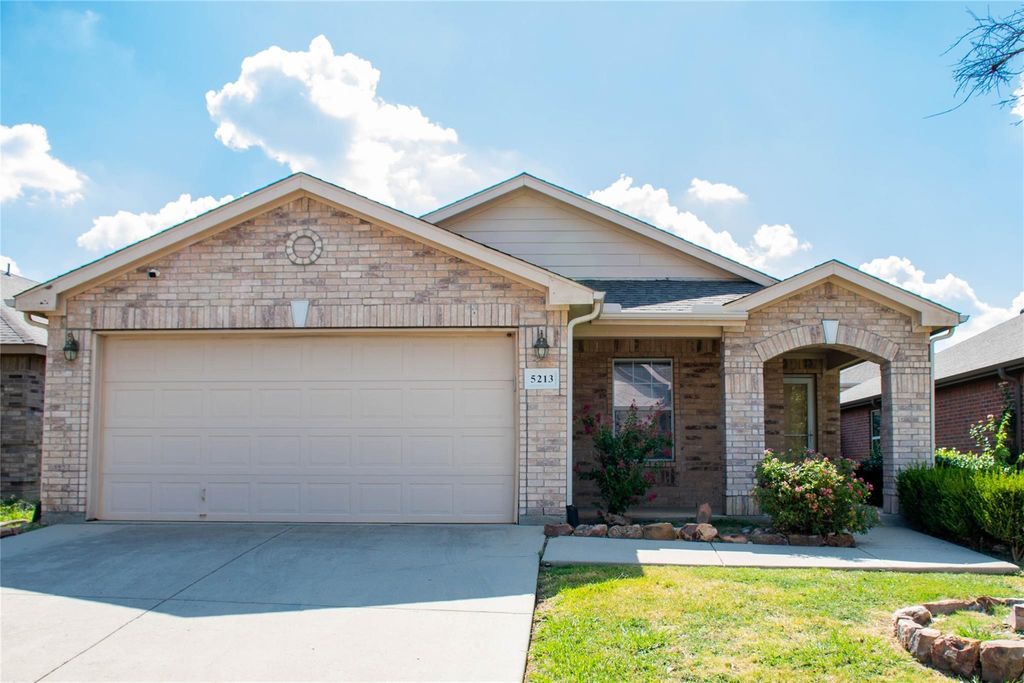 5213 Mirror Lake Drive, Haltom City, TX 76117