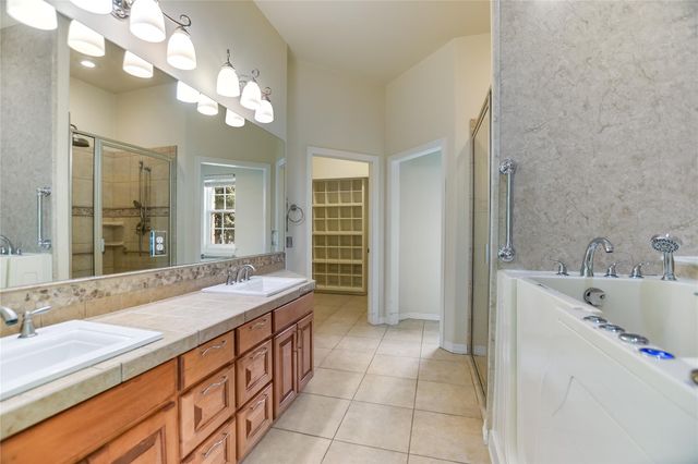 1002 Madison CIR, Marble Falls, TX 78654