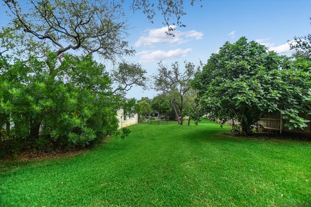1002 Madison CIR, Marble Falls, TX 78654