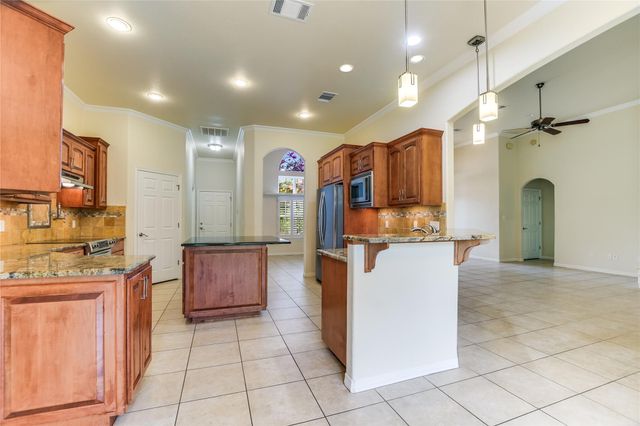 1002 Madison CIR, Marble Falls, TX 78654