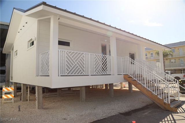 705 11th ST S, Naples, FL 34102