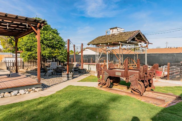 685 Park St, Turlock, CA 95380