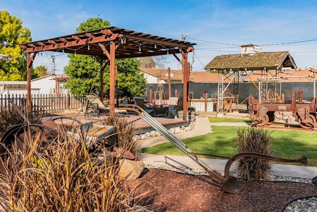 685 Park St, Turlock, CA 95380