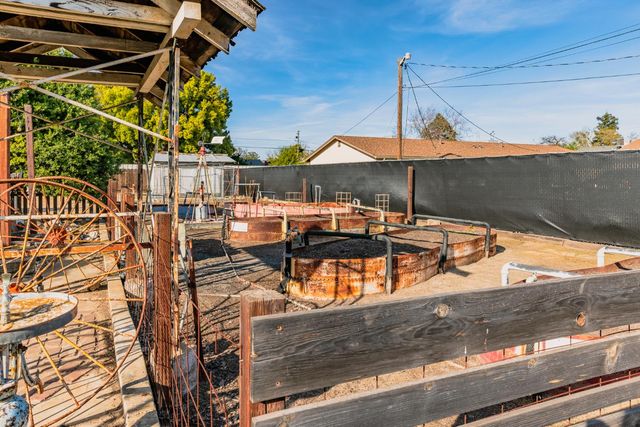 685 Park St, Turlock, CA 95380