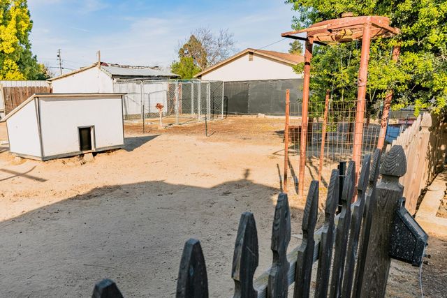 685 Park St, Turlock, CA 95380