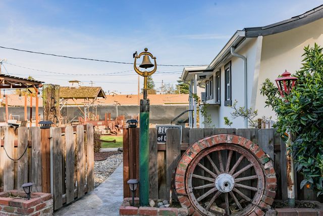 685 Park St, Turlock, CA 95380