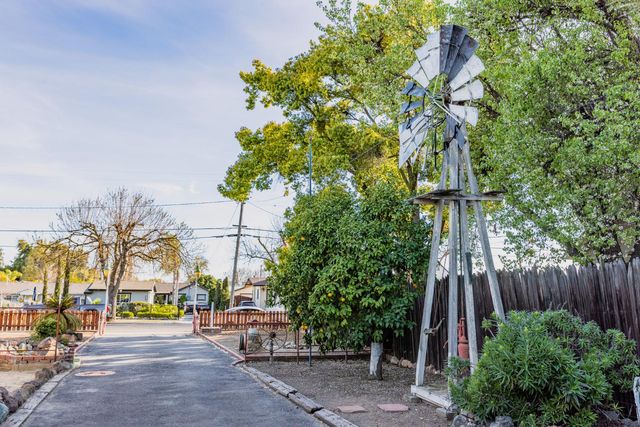 685 Park St, Turlock, CA 95380