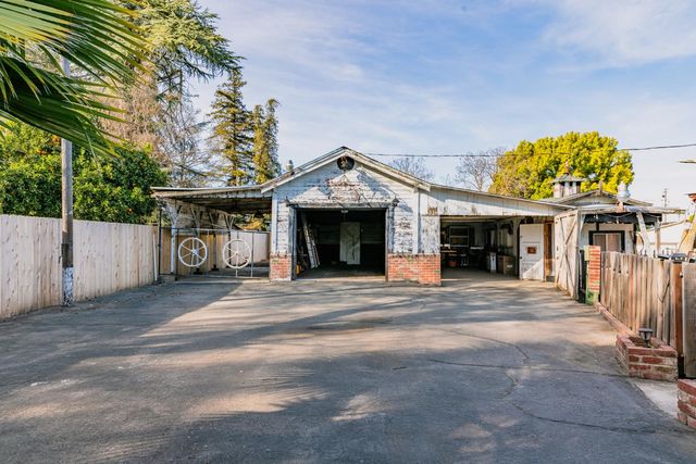 685 Park St, Turlock, CA 95380