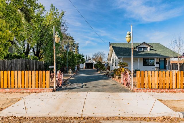 685 Park St, Turlock, CA 95380