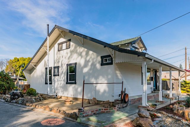 685 Park St, Turlock, CA 95380