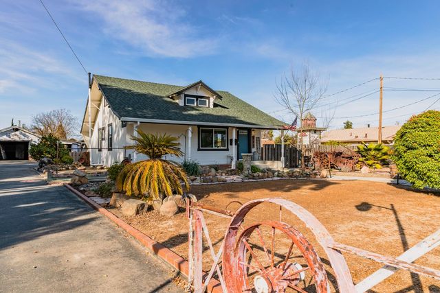 685 Park St, Turlock, CA 95380