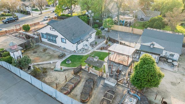 685 Park St, Turlock, CA 95380