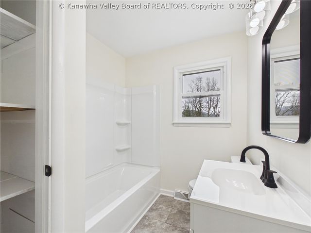 4207 Hackberry Lane, Charleston, WV 25313