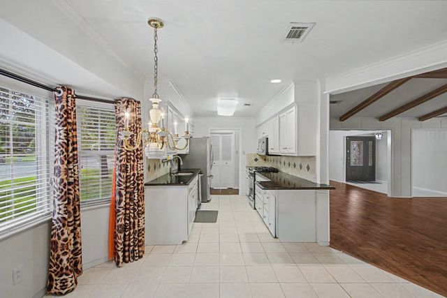 2110 Juanita Drive, Arlington, TX 76013