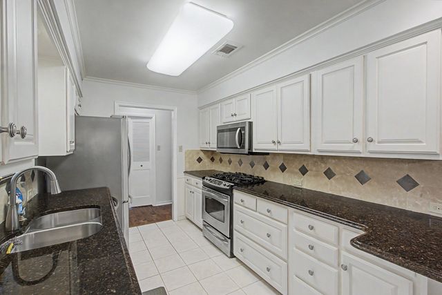 2110 Juanita Drive, Arlington, TX 76013