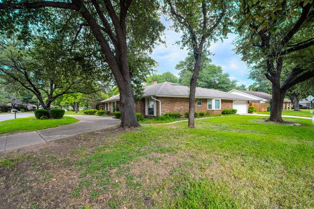 2110 Juanita Drive, Arlington, TX 76013
