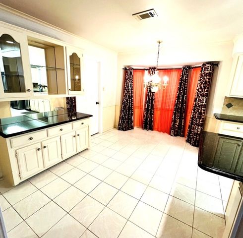 2110 Juanita Drive, Arlington, TX 76013