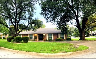 2110 Juanita Drive, Arlington, TX 76013