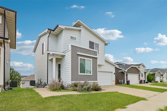 1418 NE Little Beaver Drive, Grimes, IA 50111