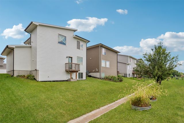 1418 NE Little Beaver Drive, Grimes, IA 50111