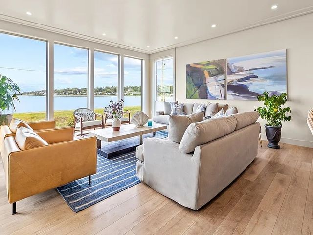82 Ellery Road, Newport, RI 02840