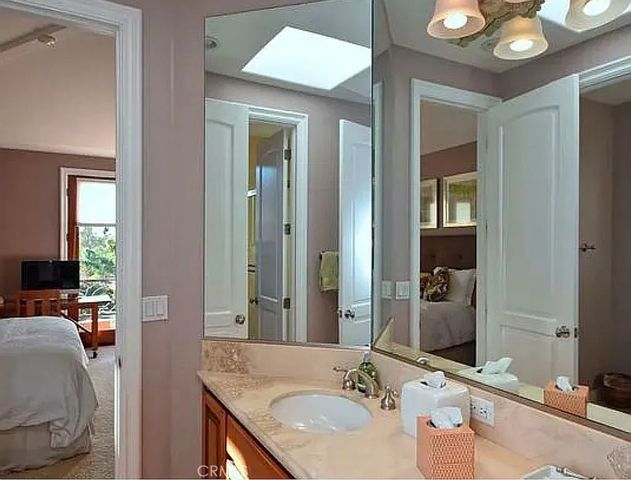 3200 Elm Avenue, Manhattan Beach, CA 90266