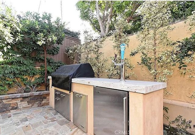 3200 Elm Avenue, Manhattan Beach, CA 90266