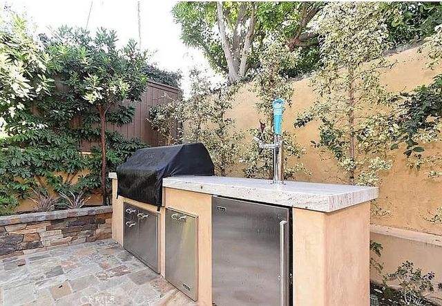 3200 Elm Avenue, Manhattan Beach, CA 90266