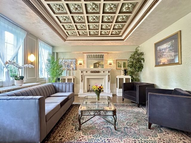 4531 N Ashland Avenue 111, Chicago, IL 60640