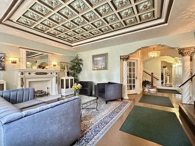 4531 N Ashland Avenue 111, Chicago, IL 60640