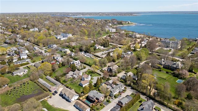 167 Coggeshall Avenue E, Newport, RI 02840